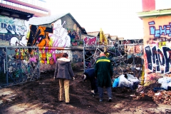Gesamtkunstwerk Metelkova: Škratov vrt (Prihod bibliobusa) (2007)
