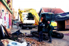 Gesamtkunstwerk Metelkova: Škratov vrt (Prihod bibliobusa) (2007)